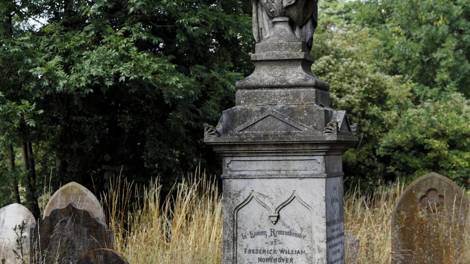 Grave sculpture in St Peter's churchyard in the village of St Peter's in the civil parish of Broadstairs and St Peter's in Kent, England. Software: RAW file lens-corrected, optimized and converted to JPEG with DxO OpticsPro 10 Elite, and likely further optimized and/or cropped and/or spun with Adobe Photoshop CS2.