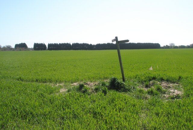 Footpath signpost south of Ford Lane