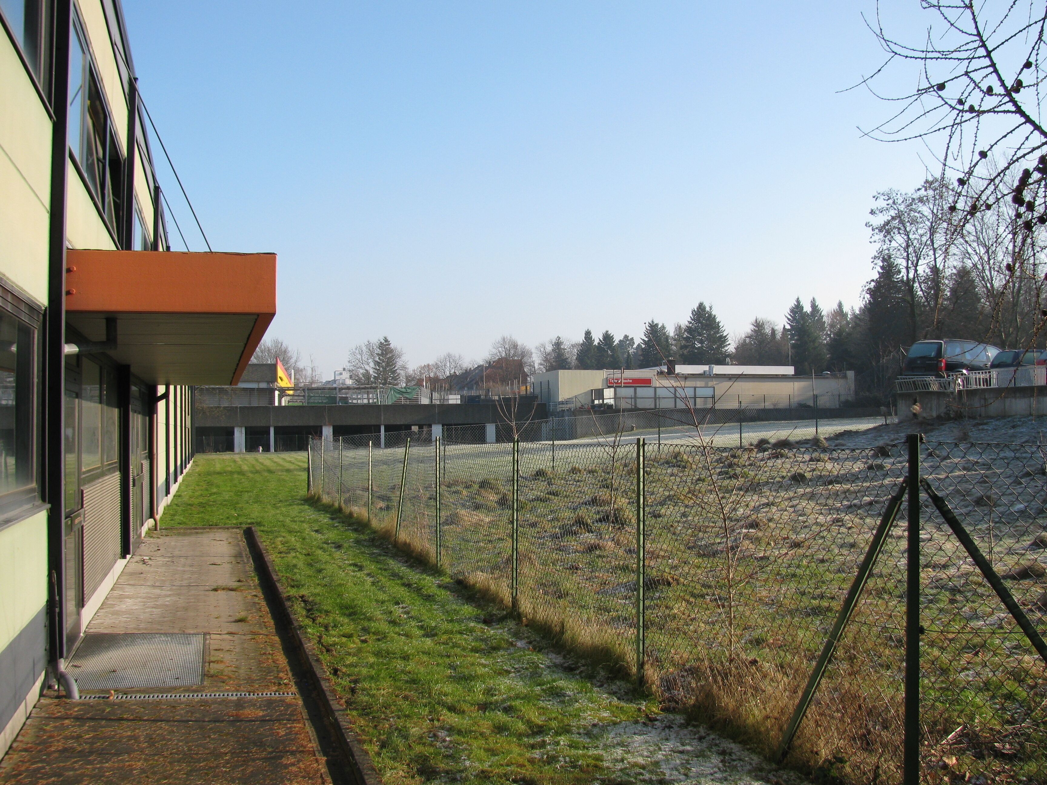 ein Spazierweg durch Göttingen und klick: das eingezäunte Grundstück ist der rückwärtige Bereich des Anwesens Kasseler Landstraße 18