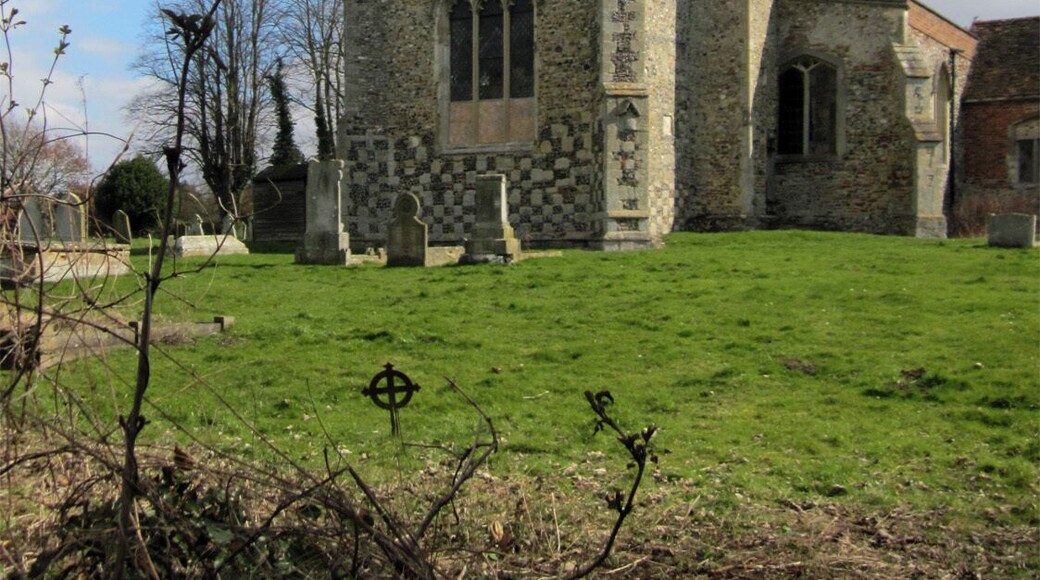 Stour Valley Path, Kedington, St Peter and St Paul church.