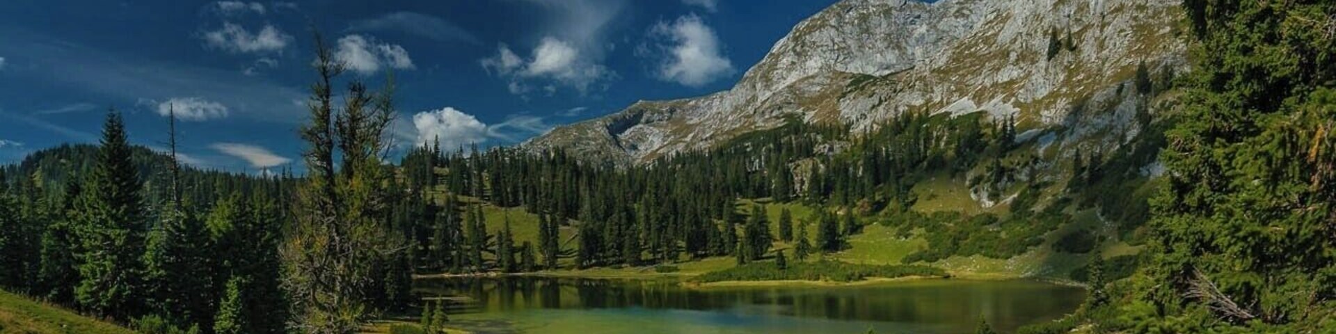 September 2016
Sackwiesensee, Hochschwab, Steiermark land, Austria
Sackwiesensee is a small hidden mountain lake just under the main ridge of Hochschwab mountain range. It is located in altitude of 1.414 meters. It is few hours hike southwest from the Schiestlhaus and totally worth due to the variable countryside (barren limestone plateau with grassy meadows, green scrub pine forrests, classical mountain forrests) and less crowded hiking routes (namely ať the end of the season). Sackwiesensee offers a great natural swimming opportunity, although it is quite cold being a mountain lake.