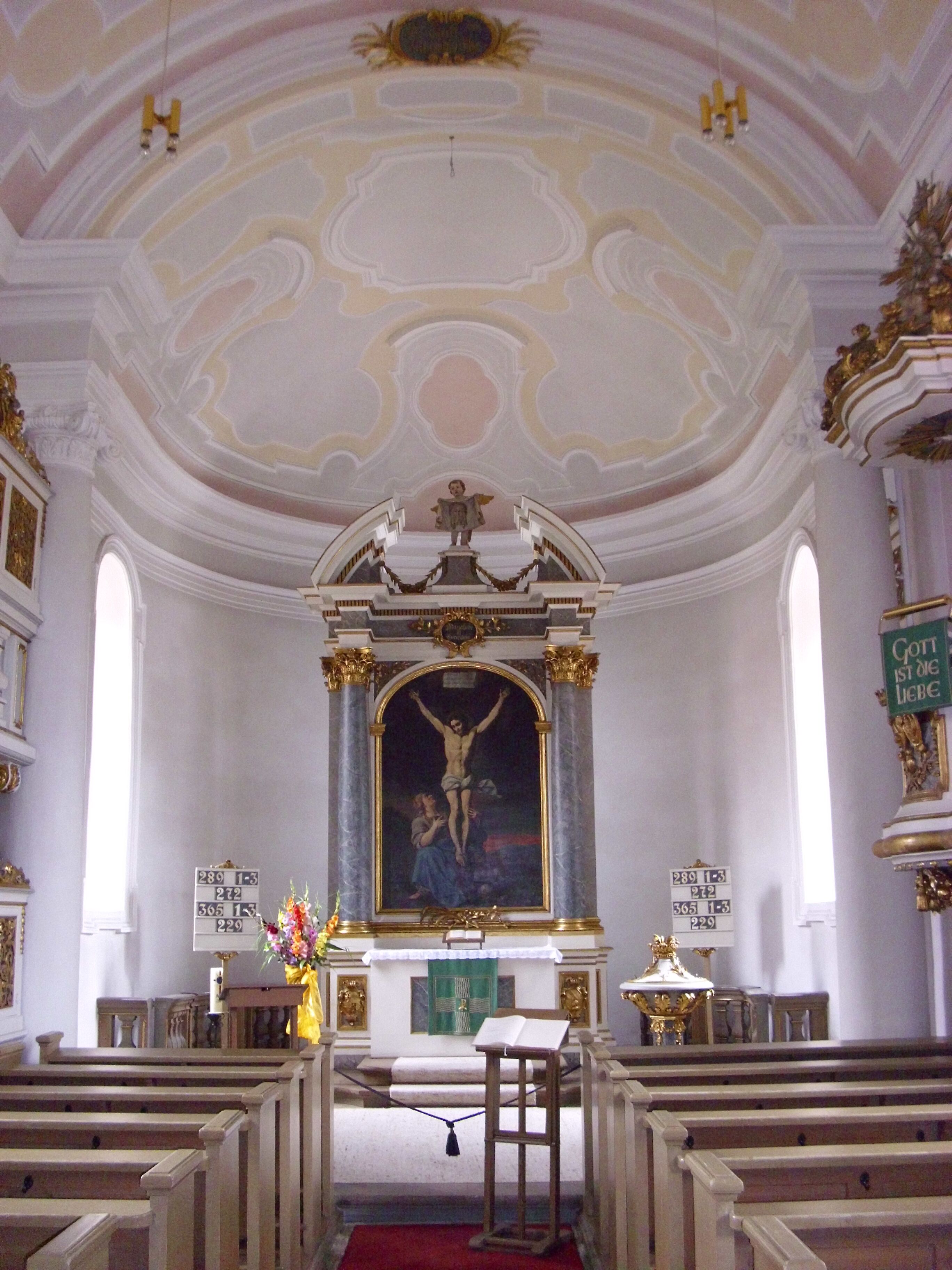Die barocke Maria-Magdalena-Kirche wurde 1719 auf den Fundamenten einer Maria-Magdalena-Kapelle von 1439 erbaut.