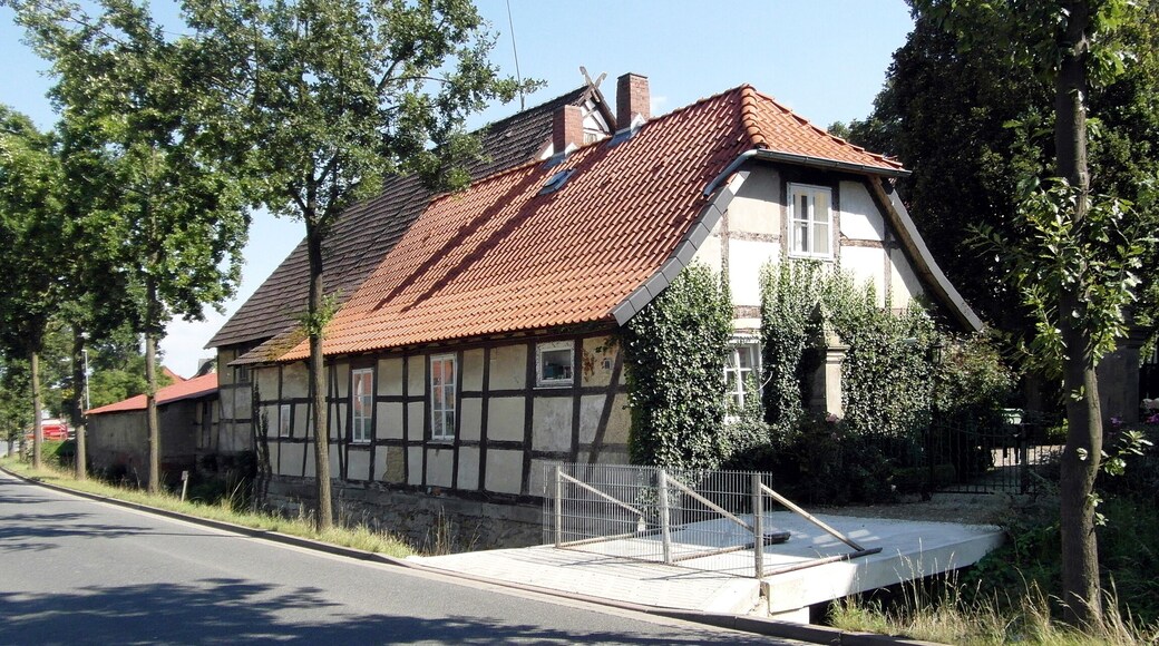 Gut (genannt Gut III) Hannoversche Straße 44 (bzw. 42a, je nach Karte) im Springer Stadtteil Gestorf.