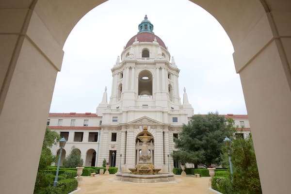 Pasadena showing heritage architecture