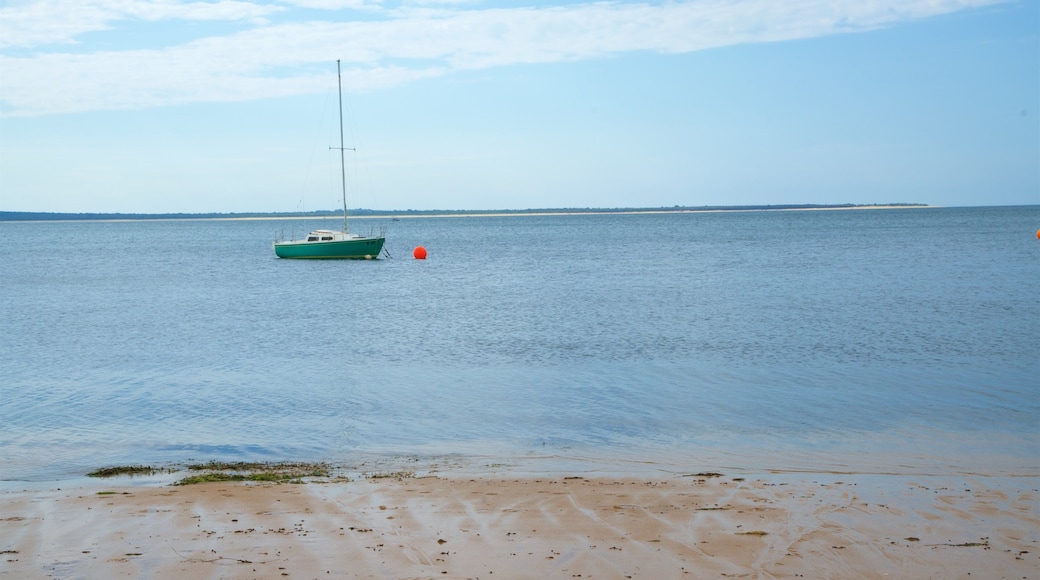 Cowes which includes boating and a sandy beach