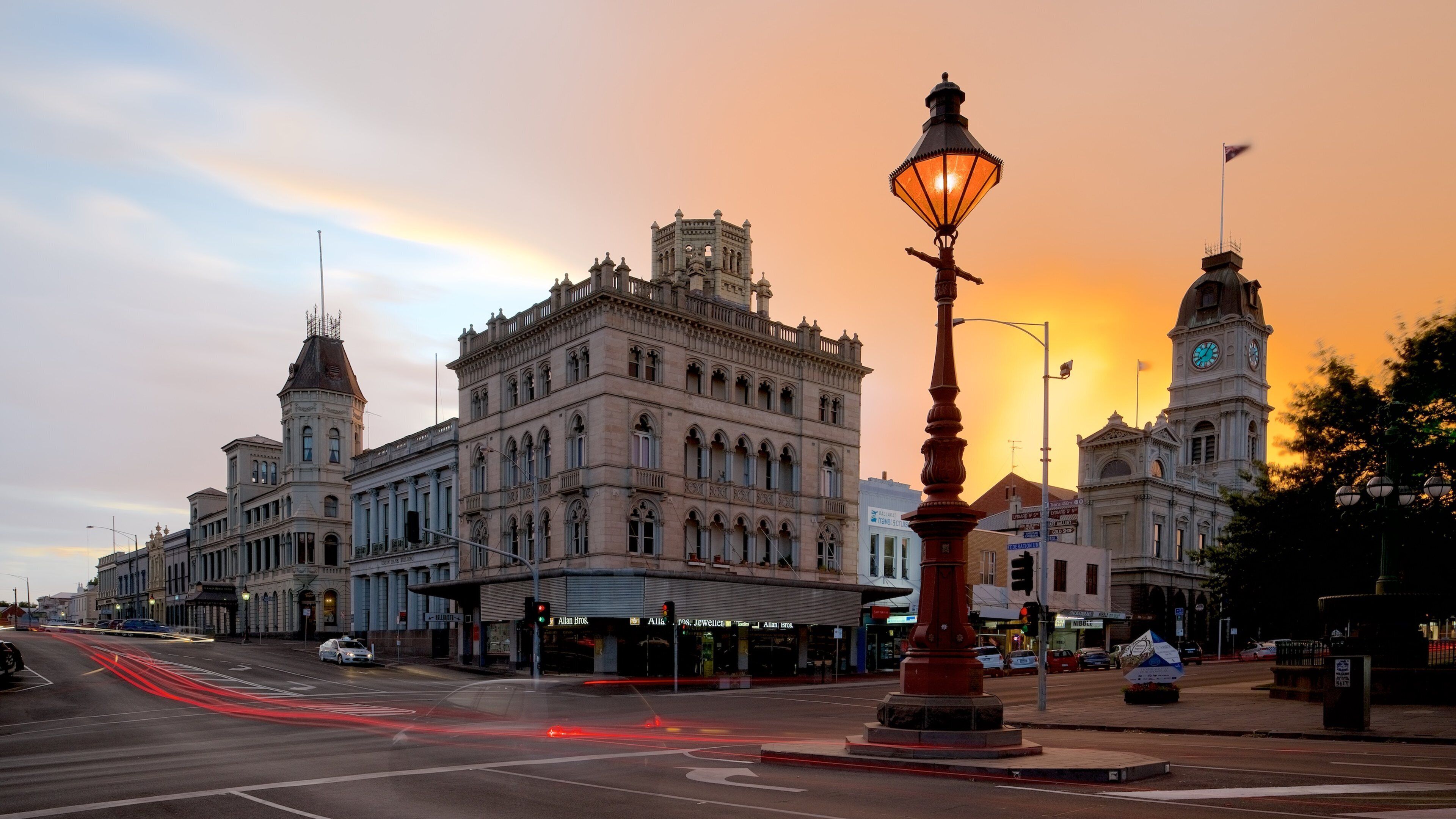Ballarat which includes a sunset and street scenes
