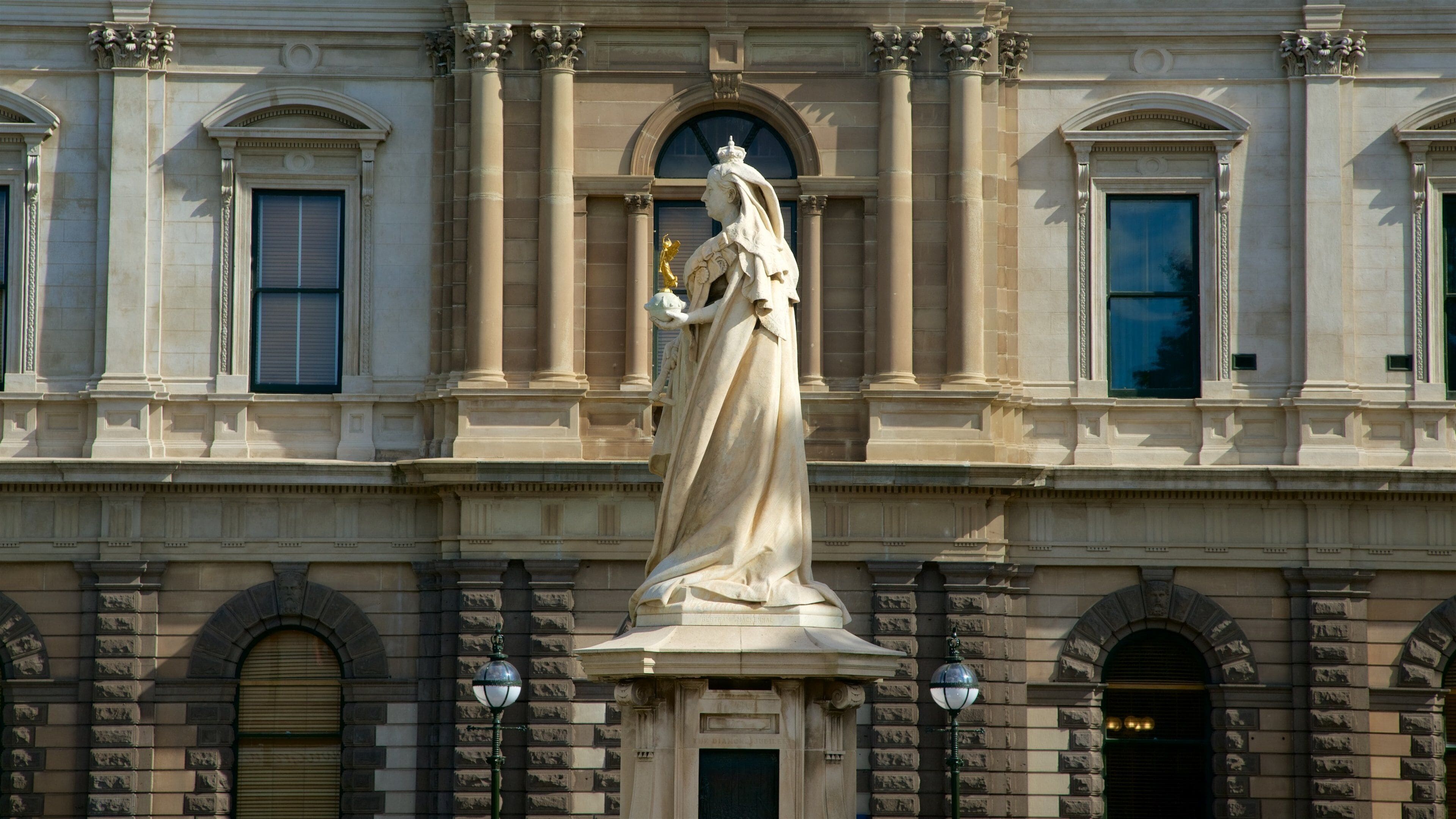 Ballarat showing a statue or sculpture and heritage architecture