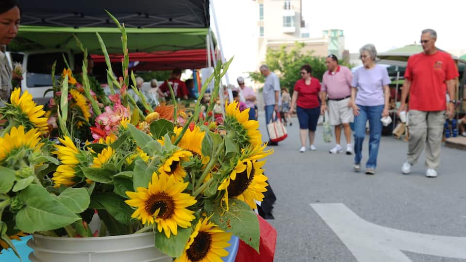 Fayetteville showing flowers and markets
