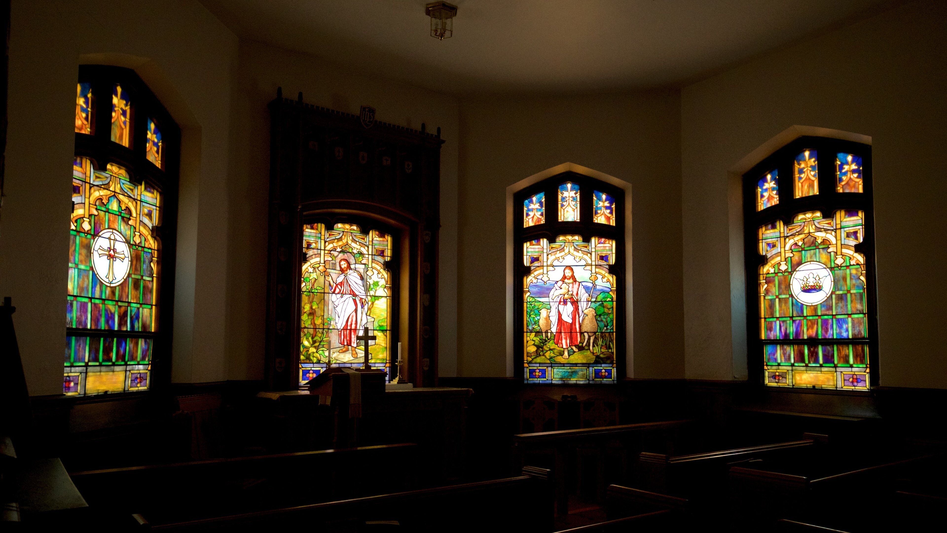 Princeton United Methodist Church showing heritage elements, interior views and a church or cathedral