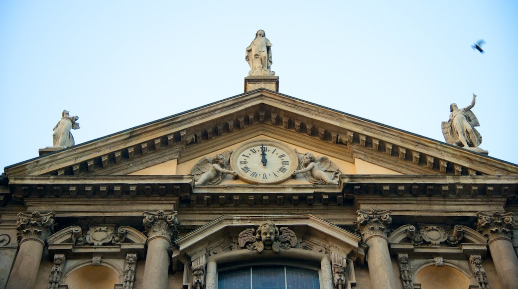 Milan showing heritage architecture