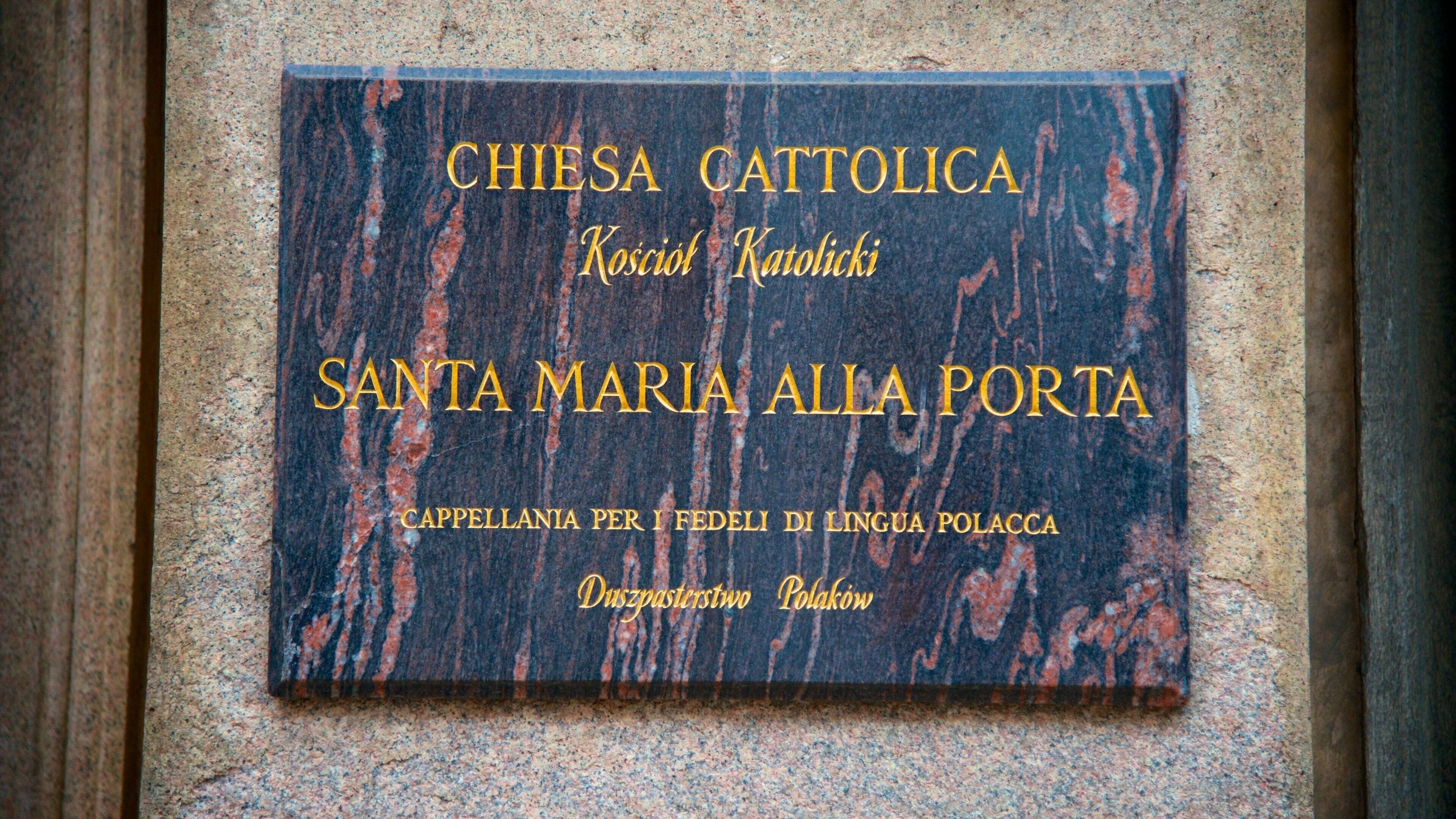 Église Chiesa di San Maurizio qui includes signalisation