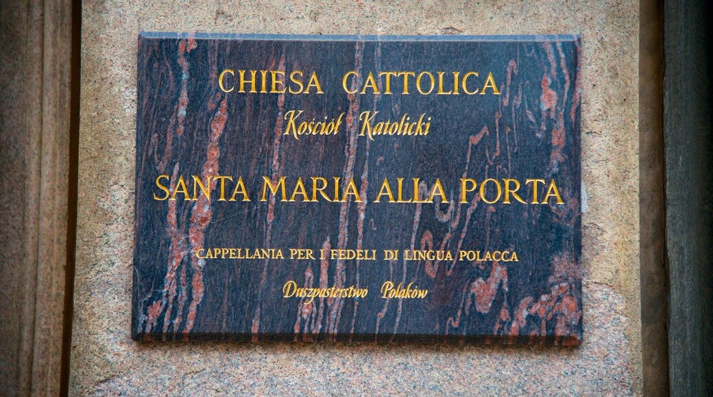 Église Chiesa di San Maurizio qui includes signalisation