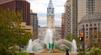 Benjamin Franklin Parkway featuring heritage architecture, a fountain and a city