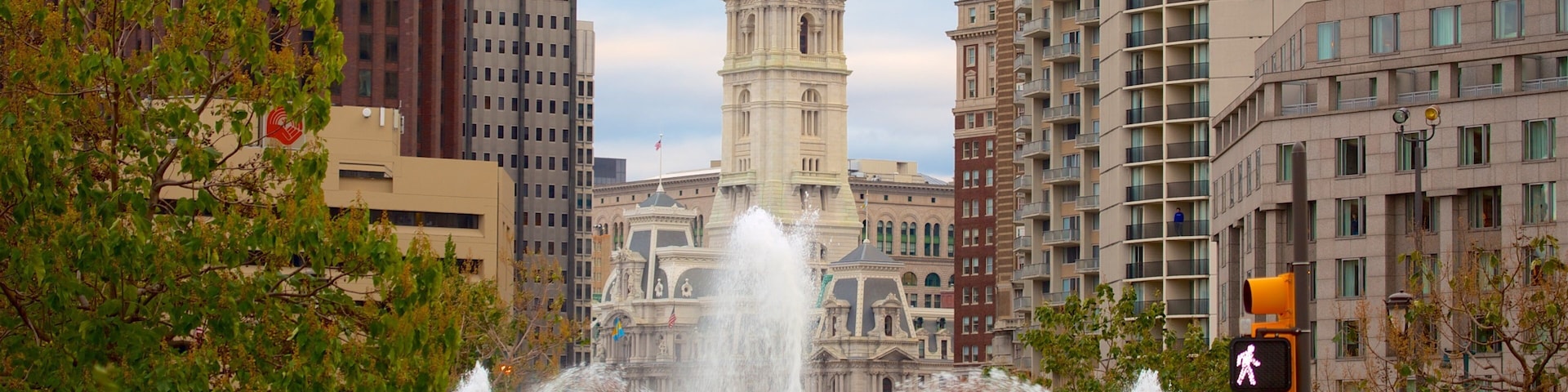 Benjamin Franklin Parkway featuring heritage architecture, a fountain and a city
