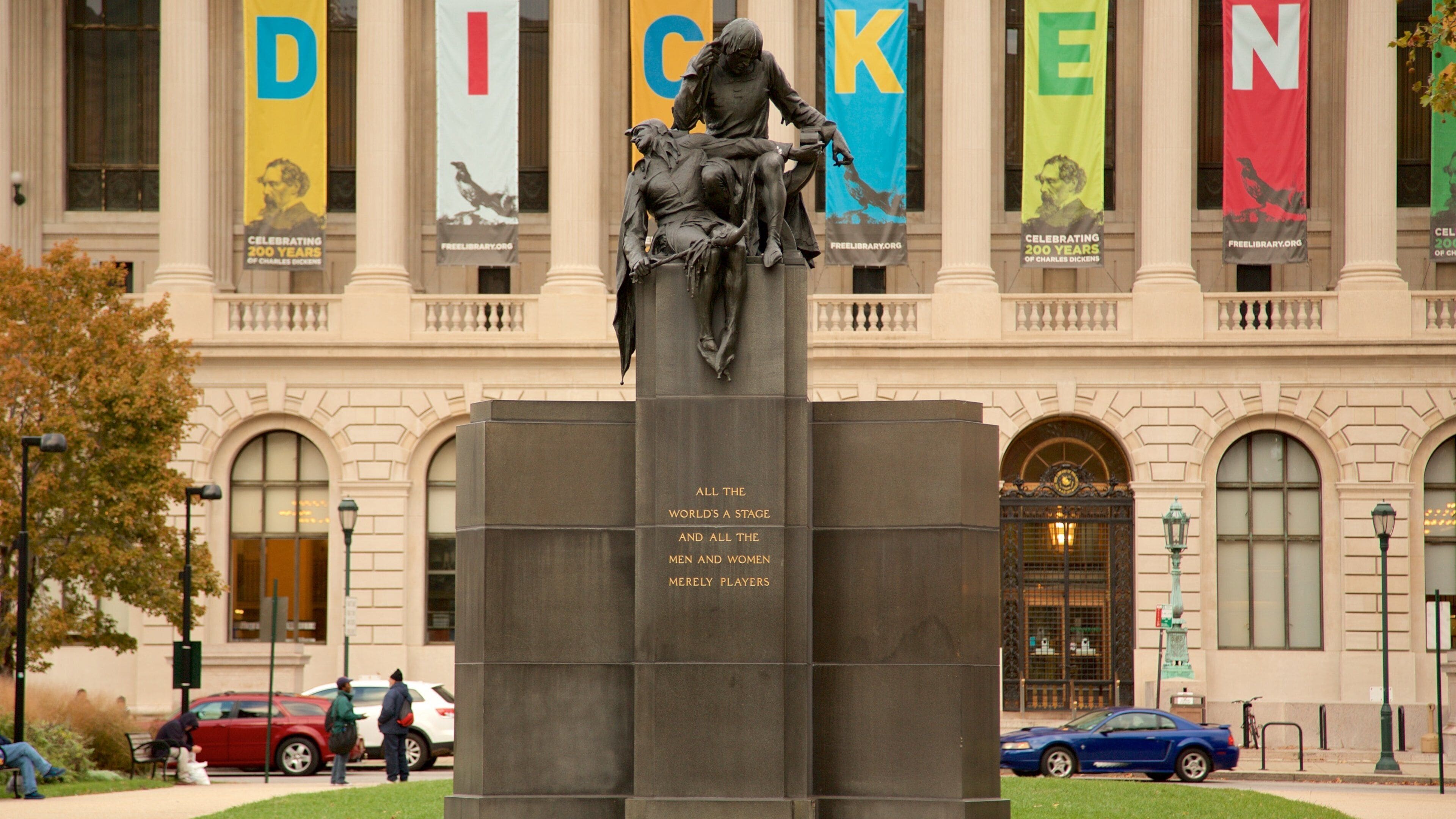 Benjamin Franklin Parkway showing a statue or sculpture
