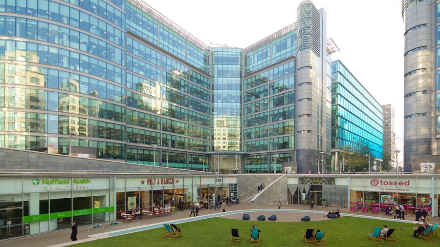 Paddington som visar en stad och ett torg