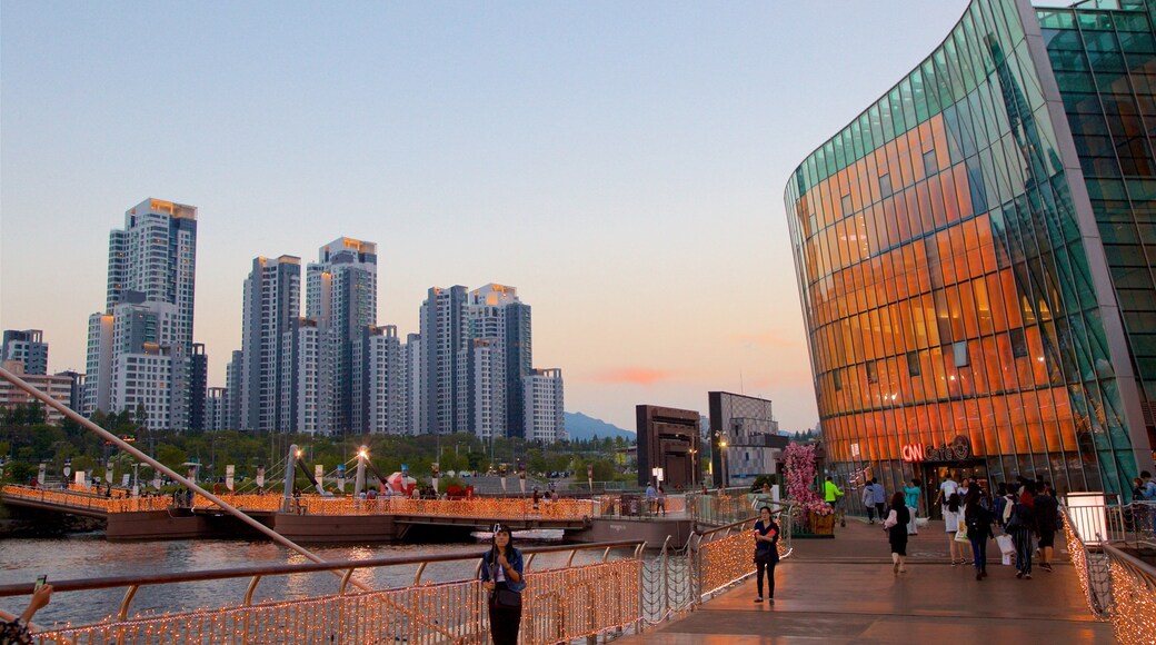 Seocho-gu montrant coucher de soleil, ville et architecture moderne