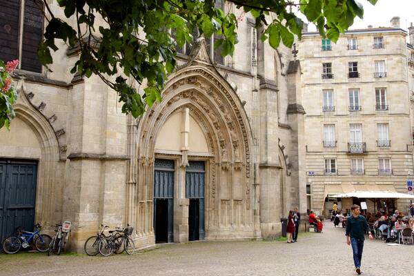 Bordeaux qui includes église ou cathédrale et patrimoine architectural