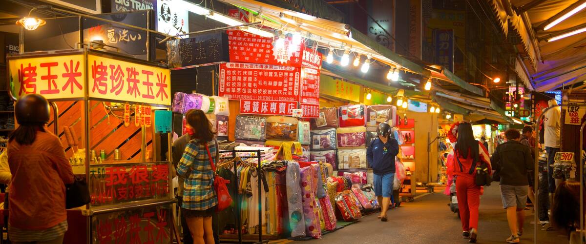 Taoyuan County showing markets, a city and night scenes