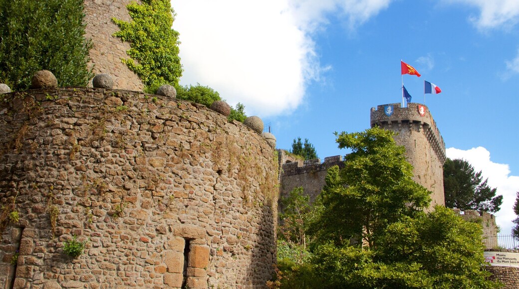 Avranches featuring heritage elements and building ruins