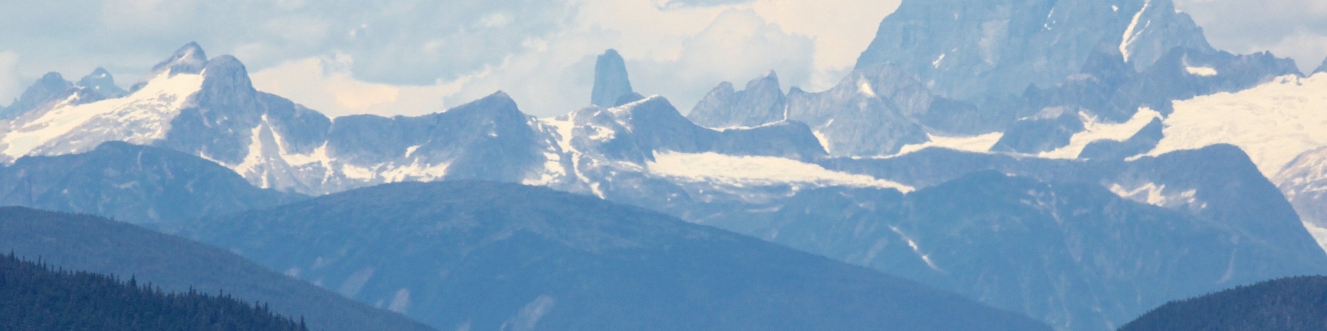 Juneau mostrando montañas