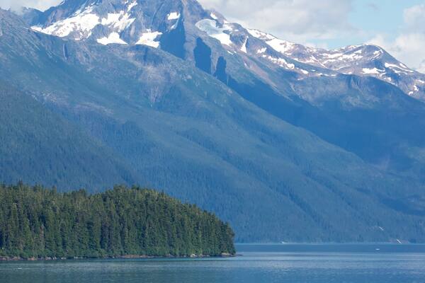 Tracy Arm featuring a lake or waterhole and mountains