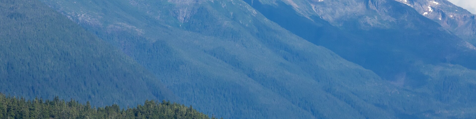 Tracy Arm featuring a lake or waterhole and mountains