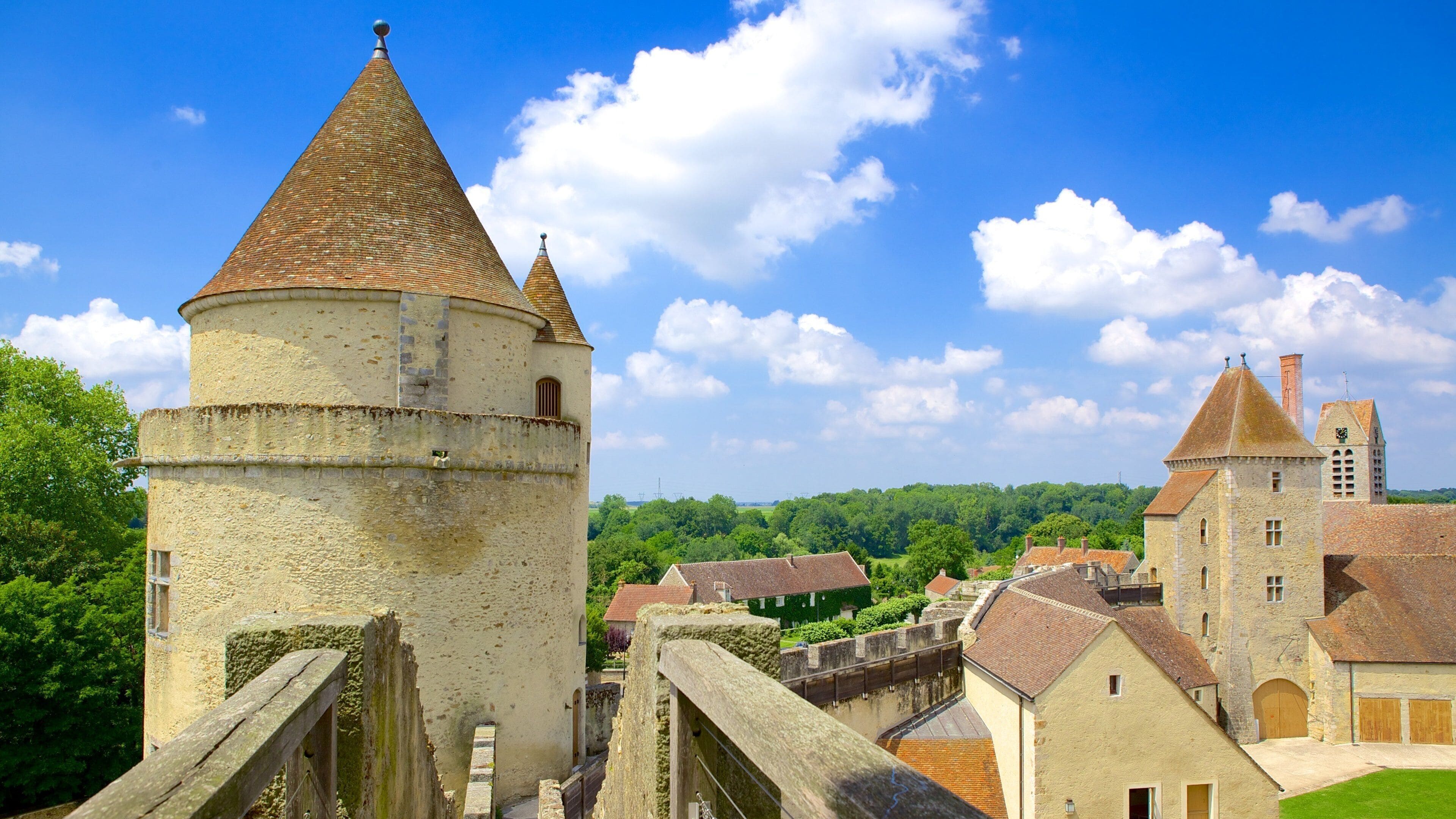 Melun fasiliteter samt palass og kulturarv