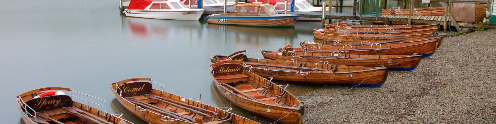 Ambleside que inclui uma marina, uma praia de pedras e canoagem