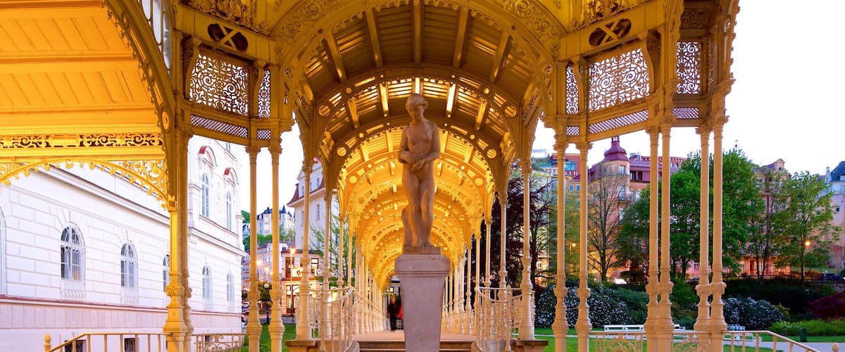 Karlovy Vary featuring heritage elements, a garden and a statue or sculpture