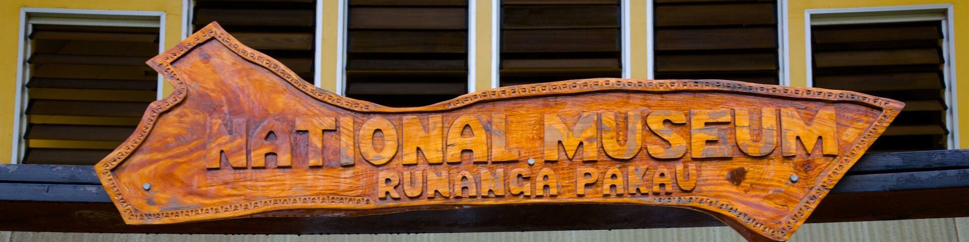 Un letrero de madera para el Museo Nacional en el Parque Rurangwa.