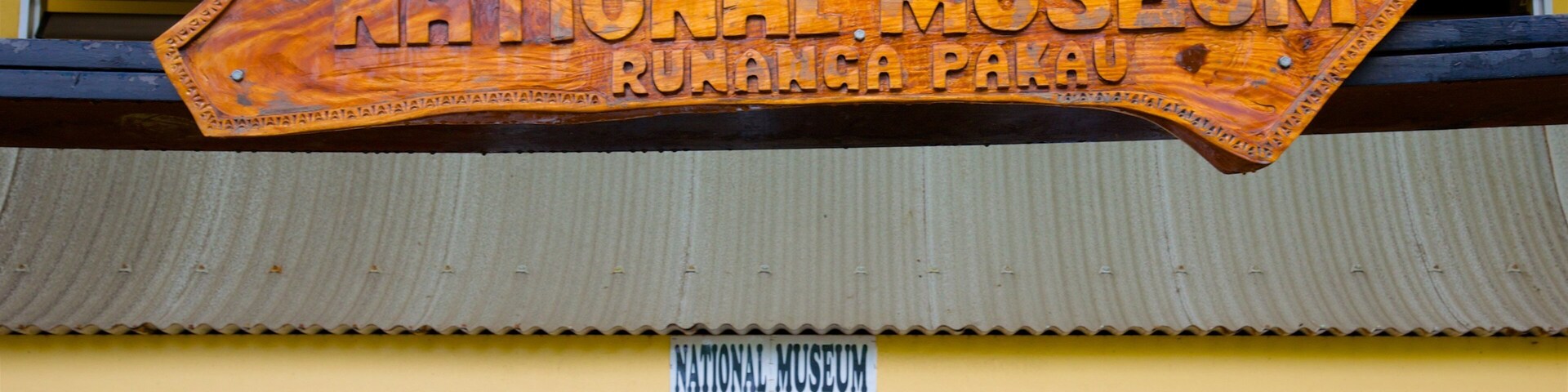 Placa de madeira para o Museu Nacional no Parque Rurangwa.
