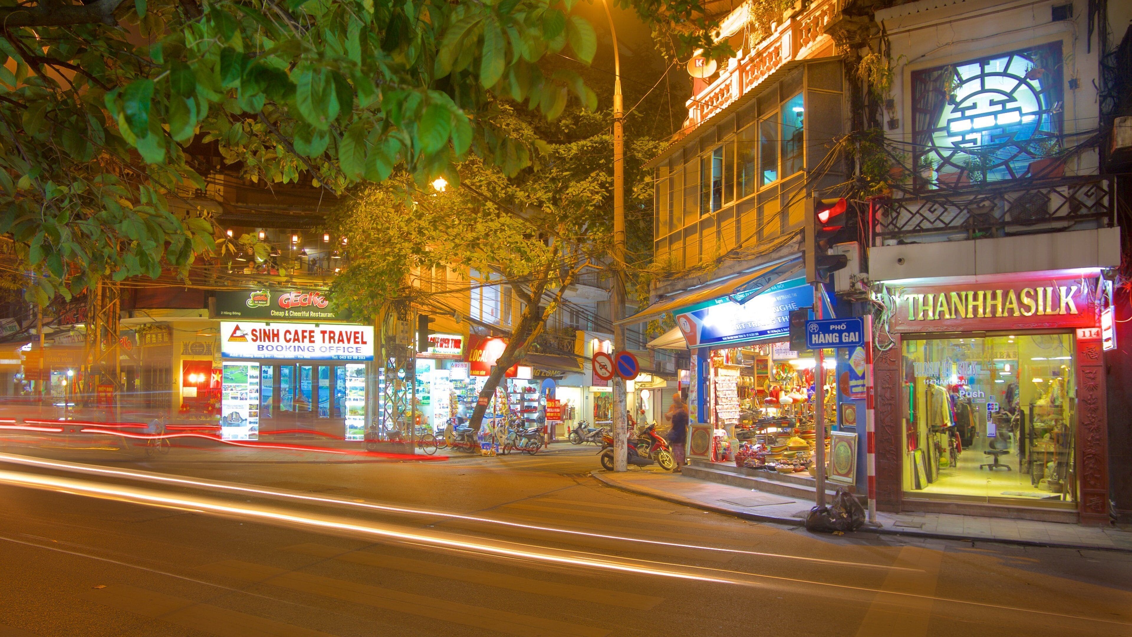 Hanoi showing signage, night scenes and street scenes