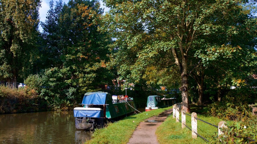Bridgewater Canal showing a river or creek
