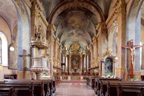 Gyor featuring heritage architecture, interior views and religious elements