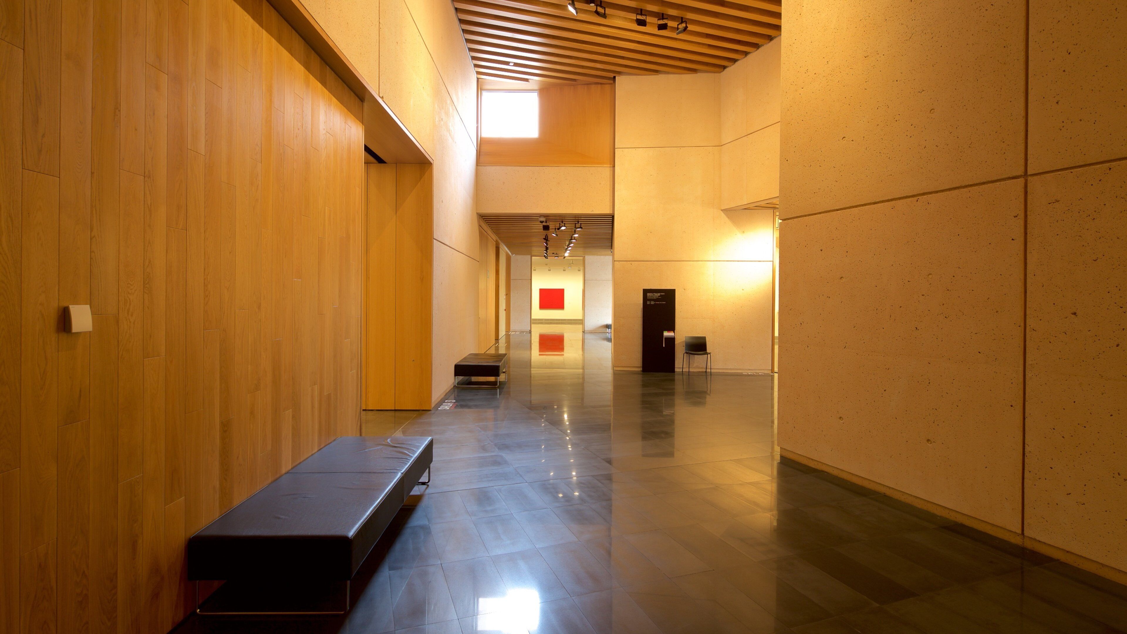 Pamplona เนื้อเรื่องที่ การตกแต่งภายใน