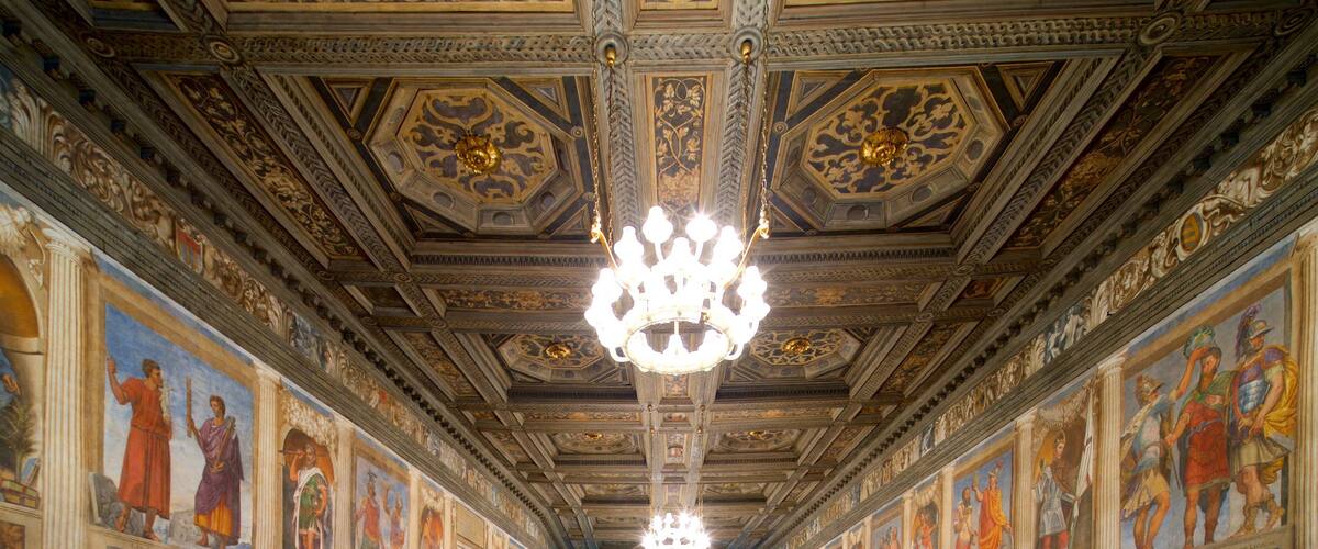 Padova showing interior views, art and a church or cathedral