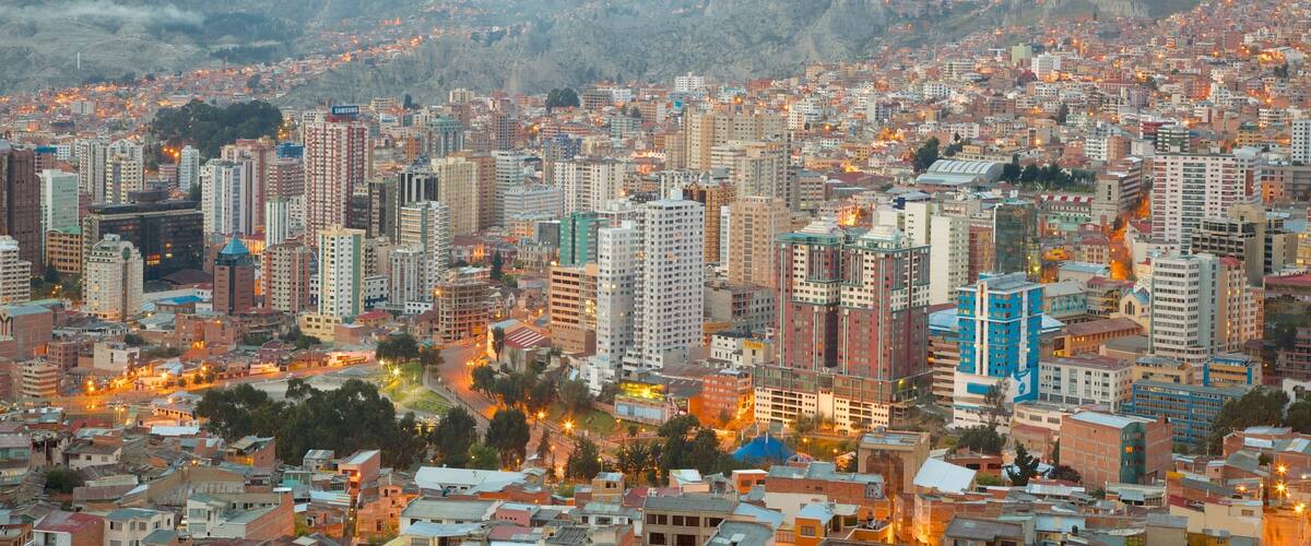 La Paz toont hoogbouw en een stad