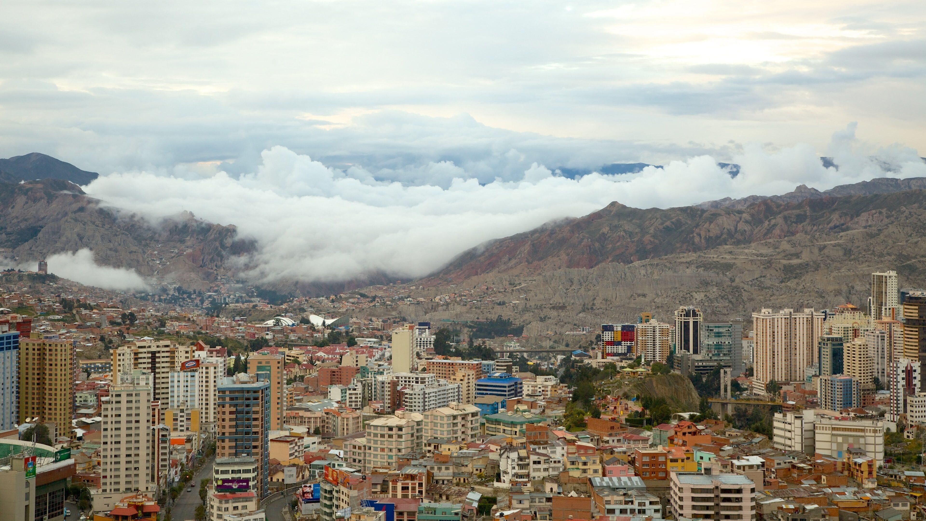 La Paz showing a city and mountains