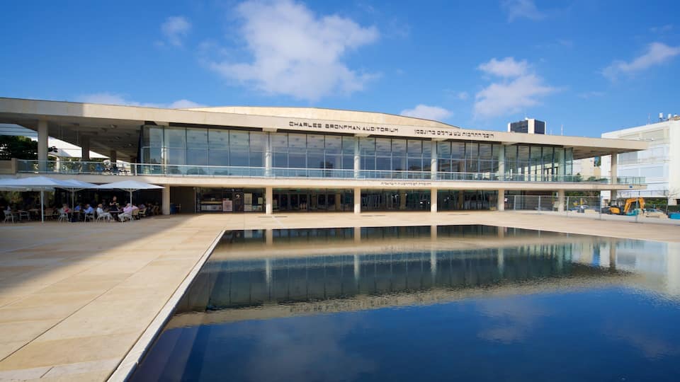 St Maarten and St Martin showing a fountain