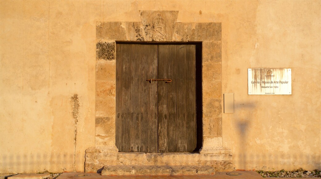 Campeche featuring heritage elements