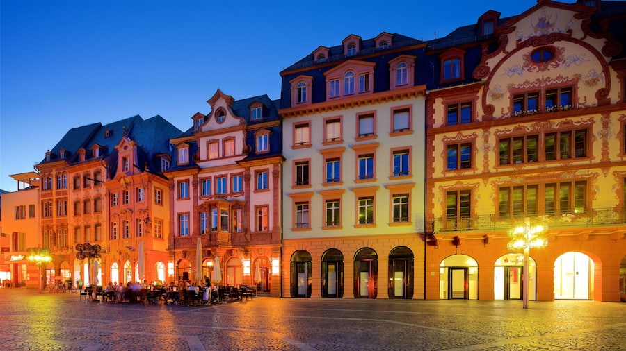 Marktbrunnen which includes heritage elements, night scenes and a square or plaza