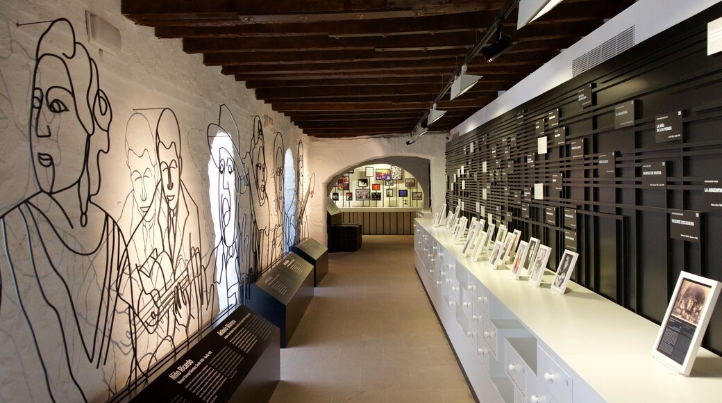 Cordoba which includes interior views