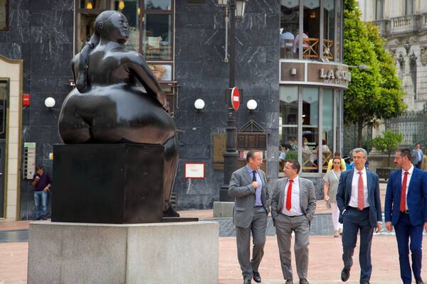 Oviedo das einen Stadt, Outdoor-Kunst und StraĂenszenen