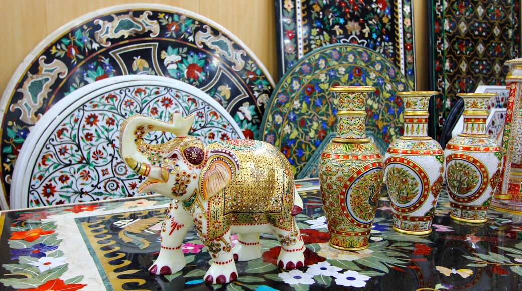 Agra trong đó bao gồm cảnh nội thất và nghệ thuật