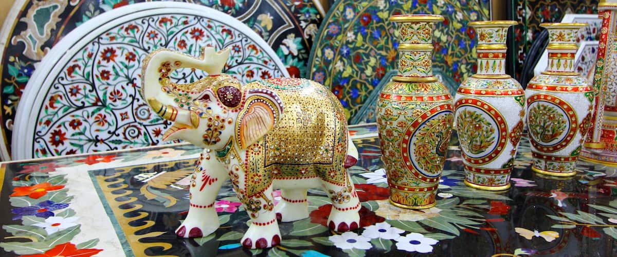 Agra featuring art and interior views