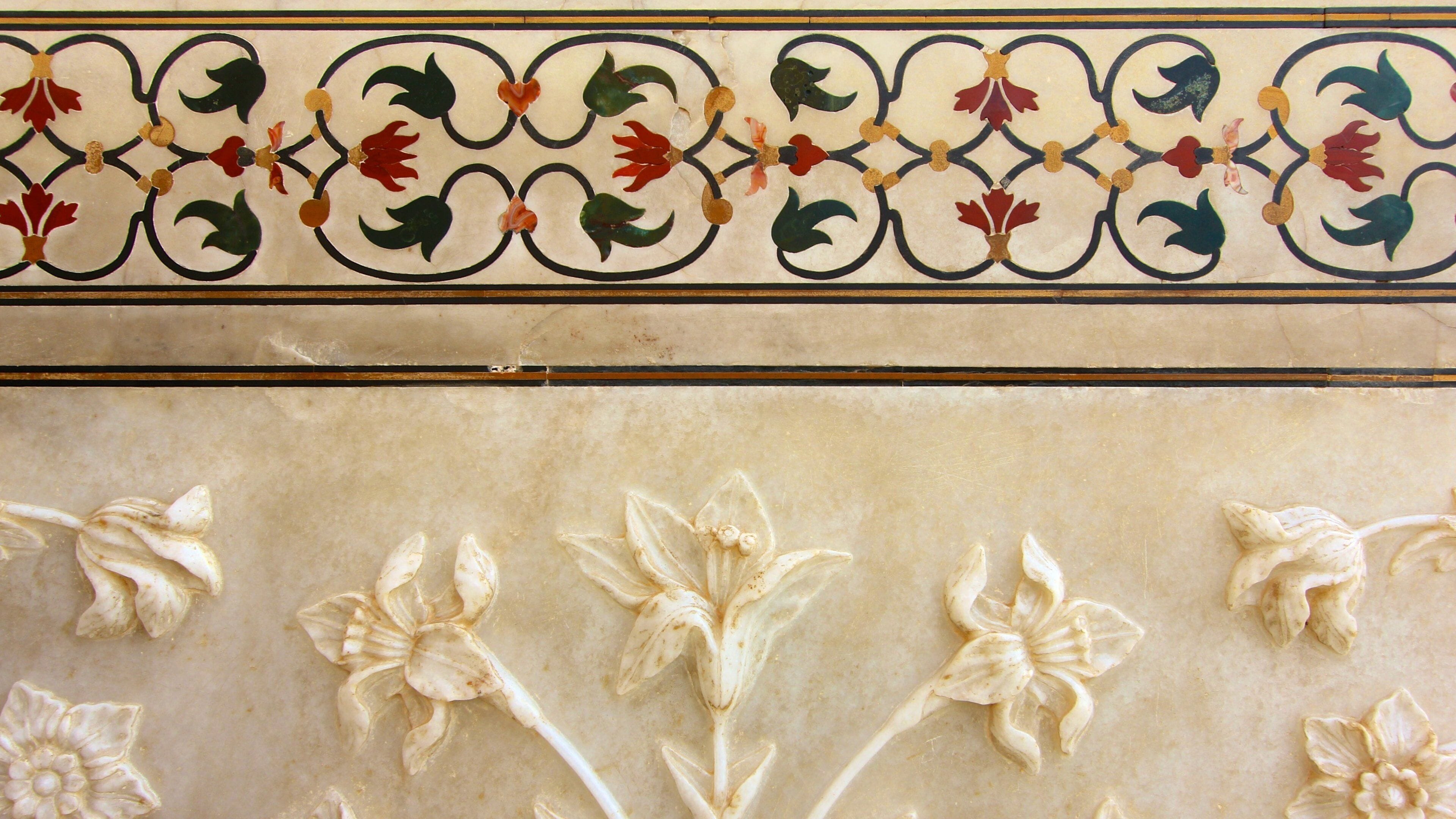 Agra which includes art