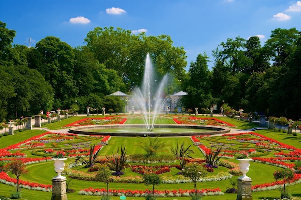 Flora and Botanical Garden Cologne featuring a garden, flowers and a fountain