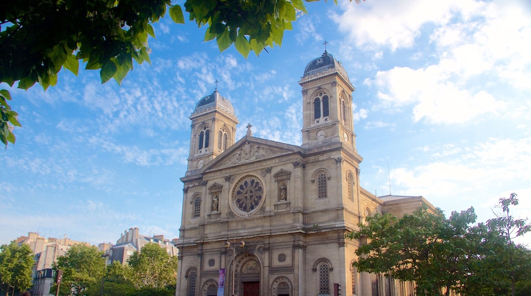 París mostrando elementos patrimoniales, arquitectura patrimonial y una iglesia o catedral