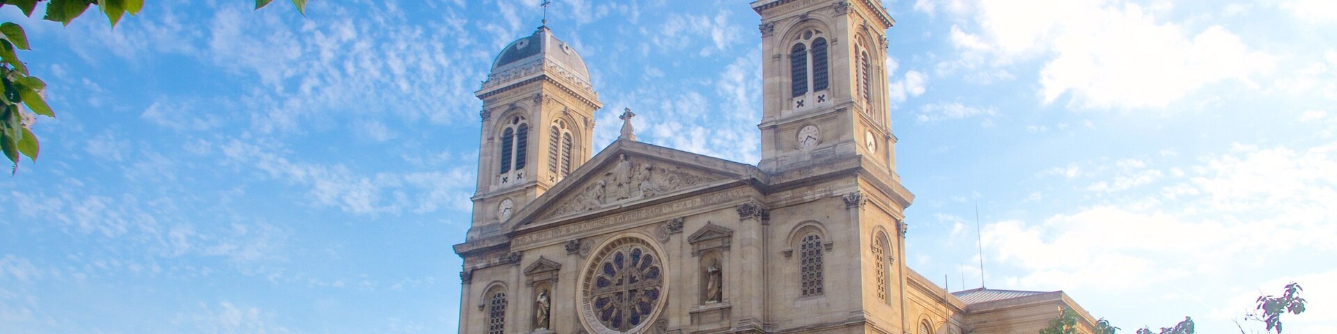 París que incluye elementos del patrimonio, una iglesia o catedral y patrimonio de arquitectura